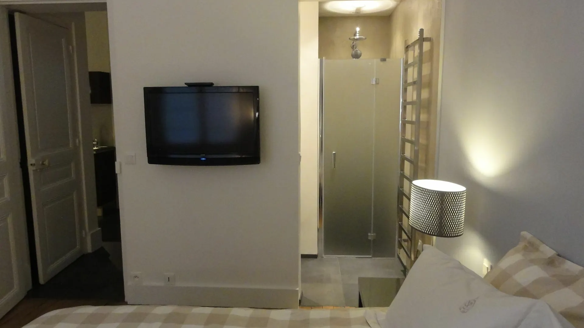Authentic Tour Eiffel Apartment *